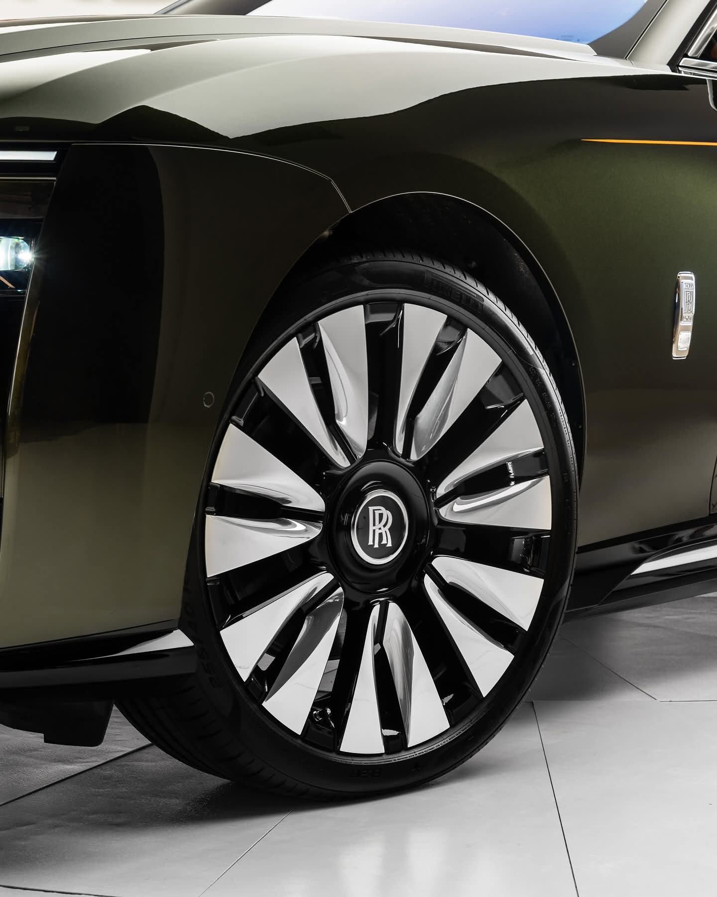 Rolls-Royce Cullinan 21" 22" 23" 24" Forged 6061-T6 Wheel Rolls-Royce Cullinan 21" 22" 23" 24" Forged 6061-T6 Wheel