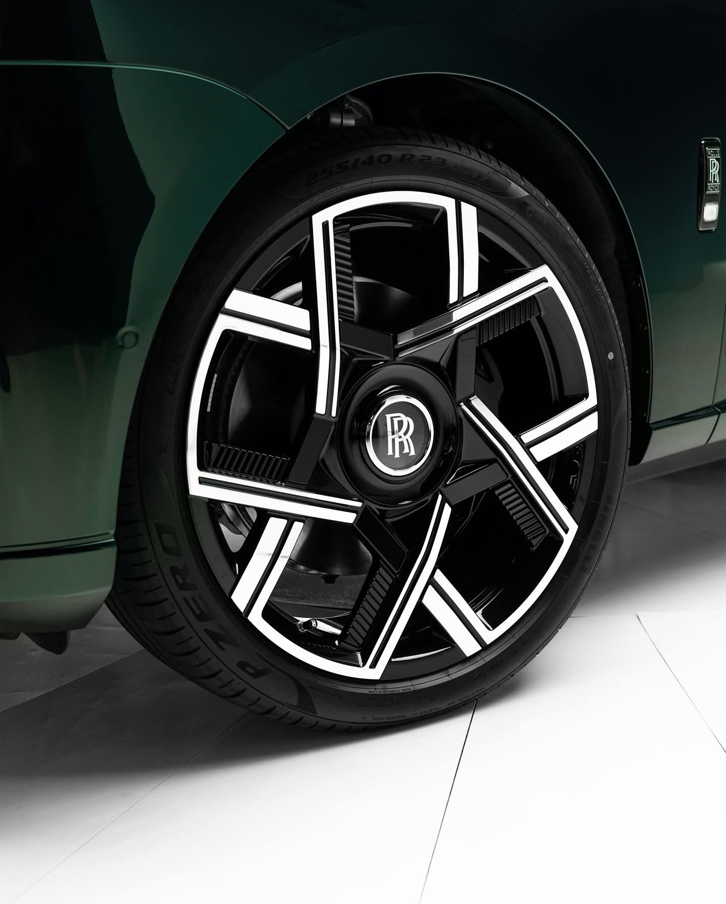 Rolls-Royce Cullinan 21" 22" 23" 24" Forged 6061-T6 Wheel Rolls-Royce Cullinan 21" 22" 23" 24" Forged 6061-T6 Wheel