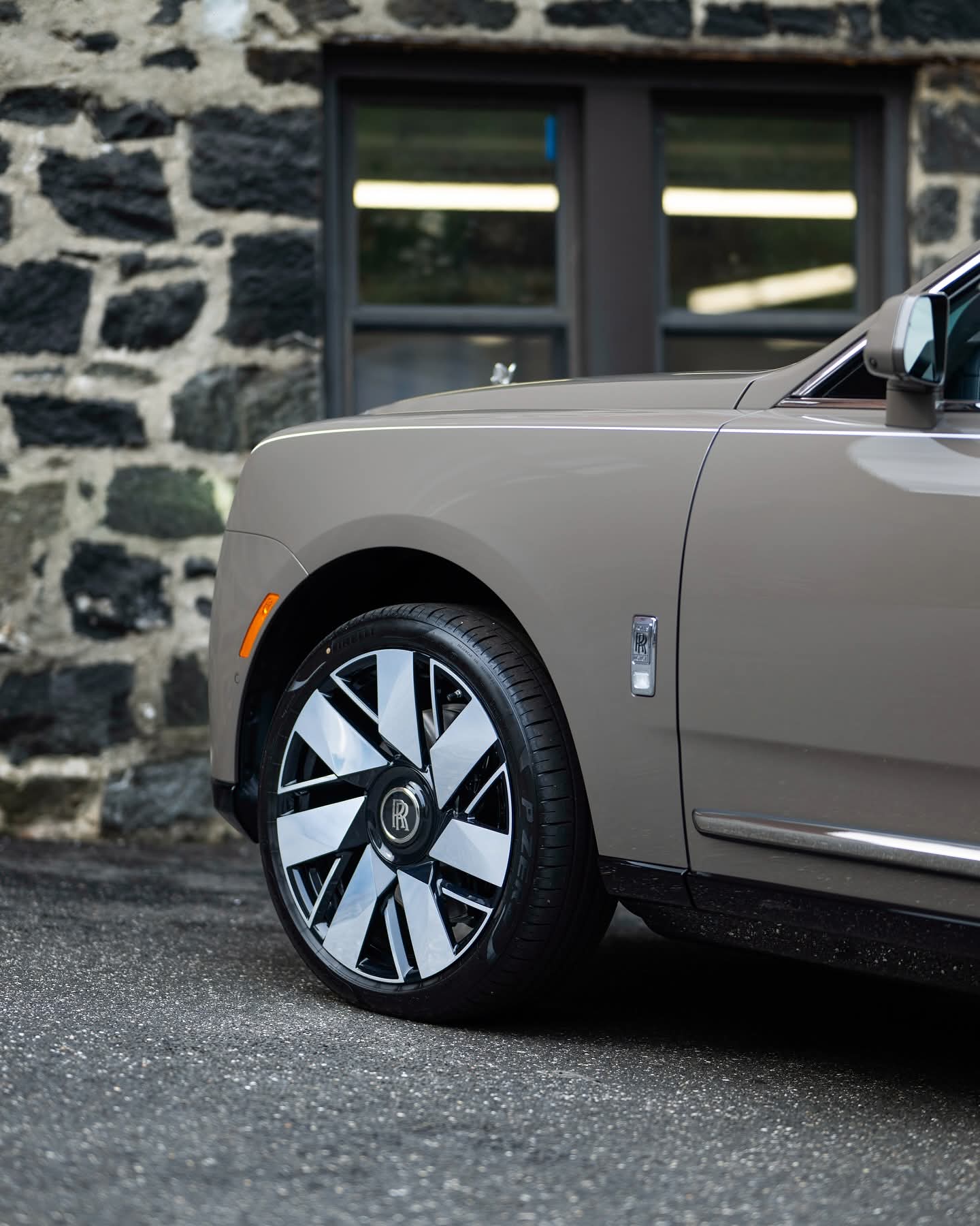 Rolls-Royce Cullinan 21" 22" 23" 24" Forged 6061-T6 Wheel Rolls-Royce Cullinan 21" 22" 23" 24" Forged 6061-T6 Wheel