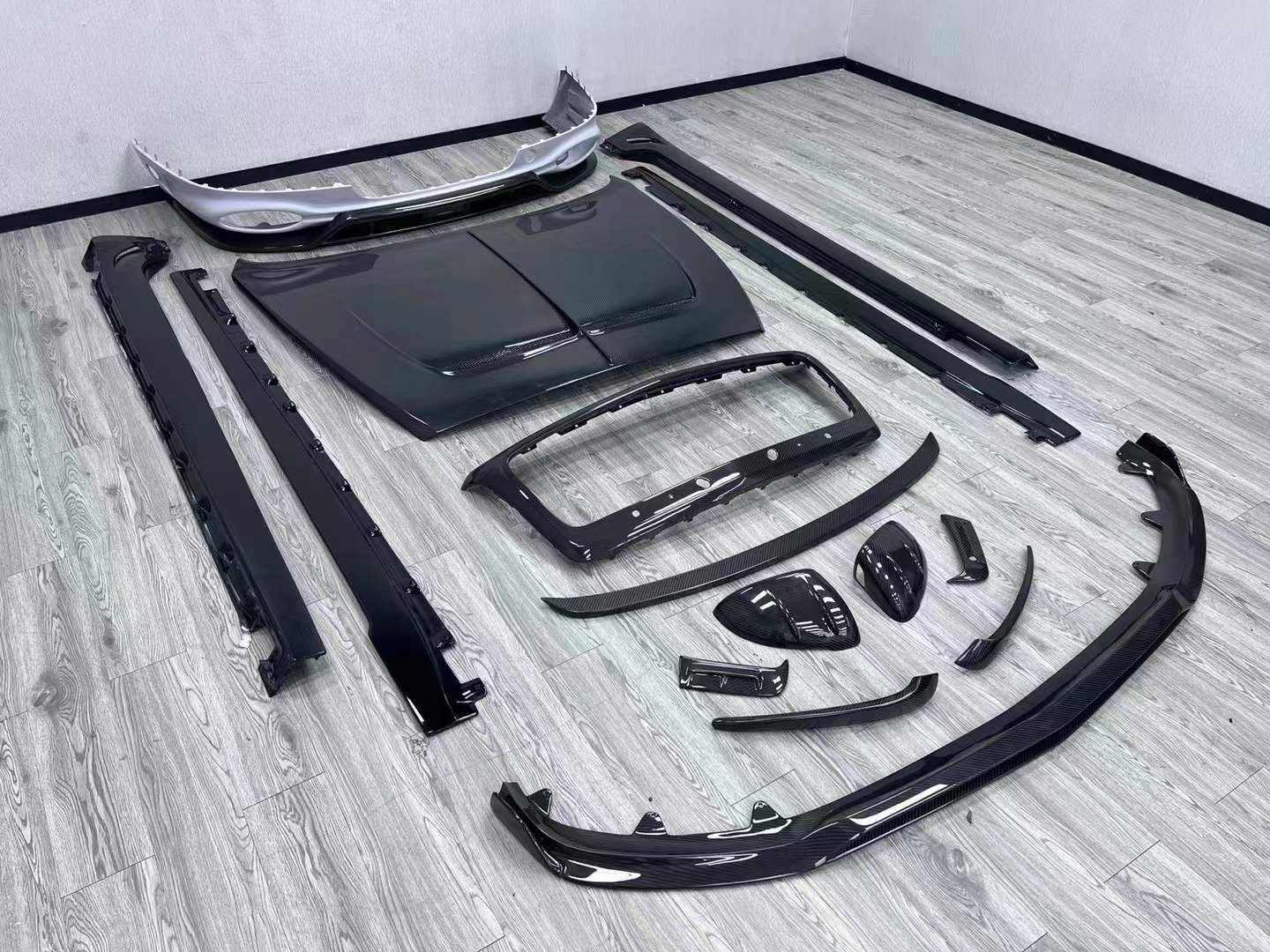 Bentley Flying Spur Upgraded with Mansory Style Exterior Kit Carbon Fiber Bentley Flying Spur Upgraded with Mansory Style Exterior Kit Carbon Fiber