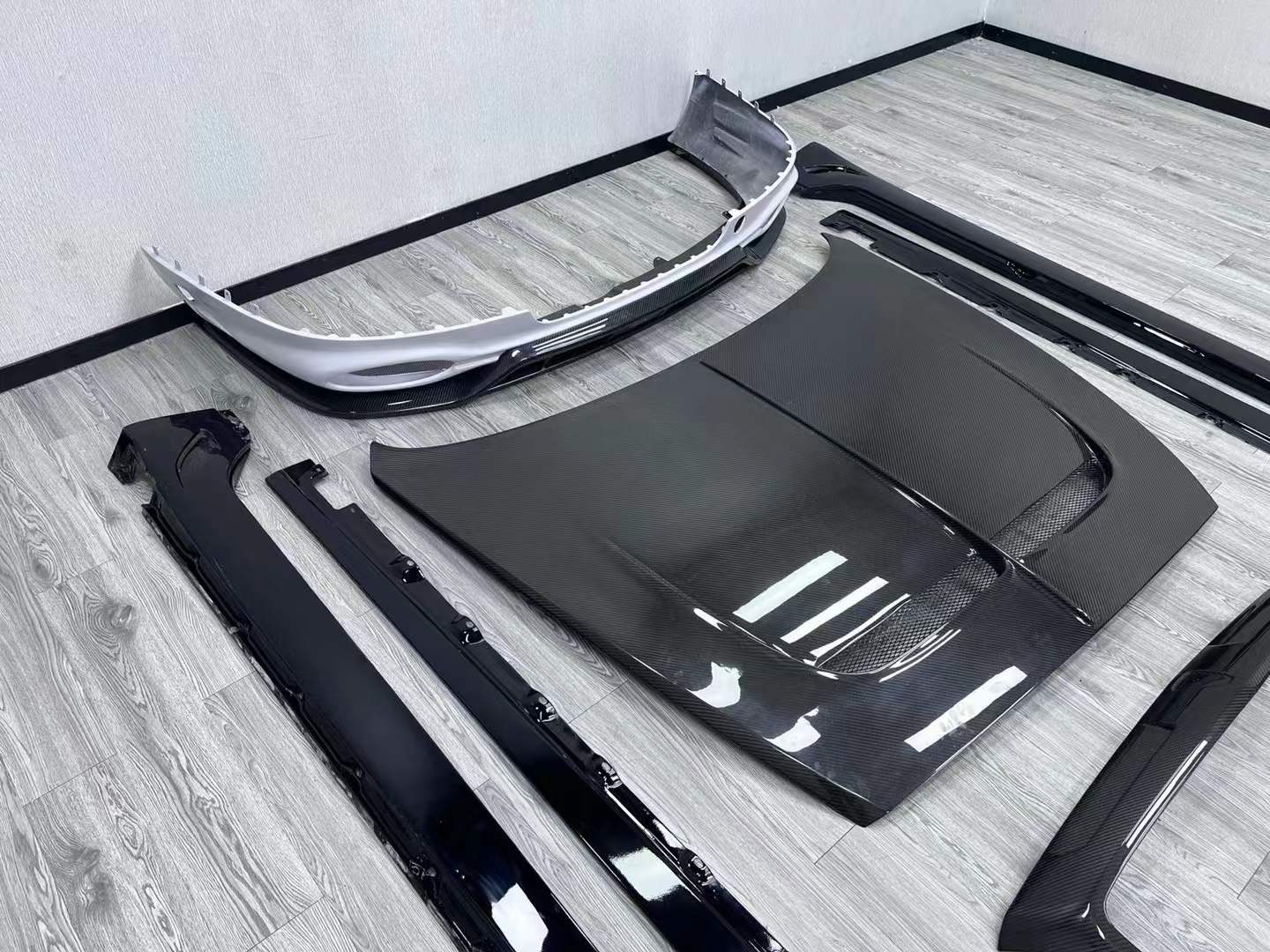 Bentley Flying Spur Upgraded with Mansory Style Exterior Kit Carbon Fiber Bentley Flying Spur Upgraded with Mansory Style Exterior Kit Carbon Fiber