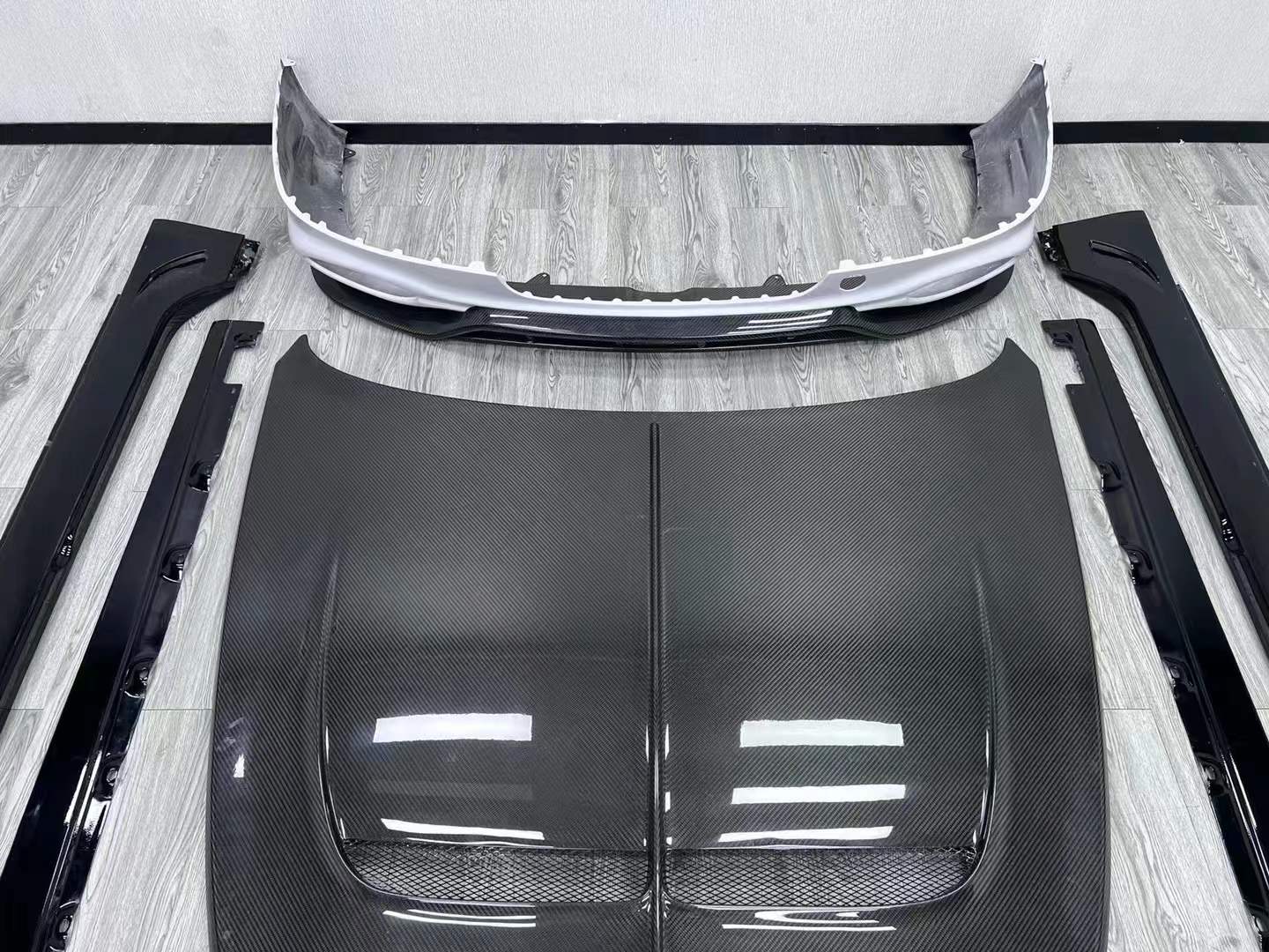 Bentley Flying Spur Upgraded with Mansory Style Exterior Kit Carbon Fiber Bentley Flying Spur Upgraded with Mansory Style Exterior Kit Carbon Fiber