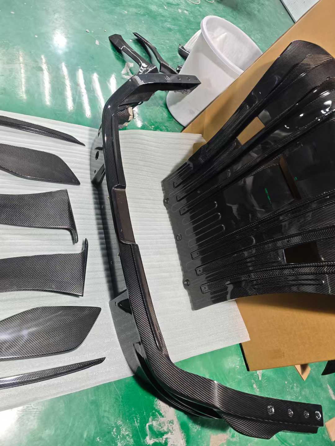 Porsche 911 GT3RS OEM Parts Dry Carbon Fiber BodyKit Porsche 911 GT3RS OEM Parts Dry Carbon Fiber BodyKit