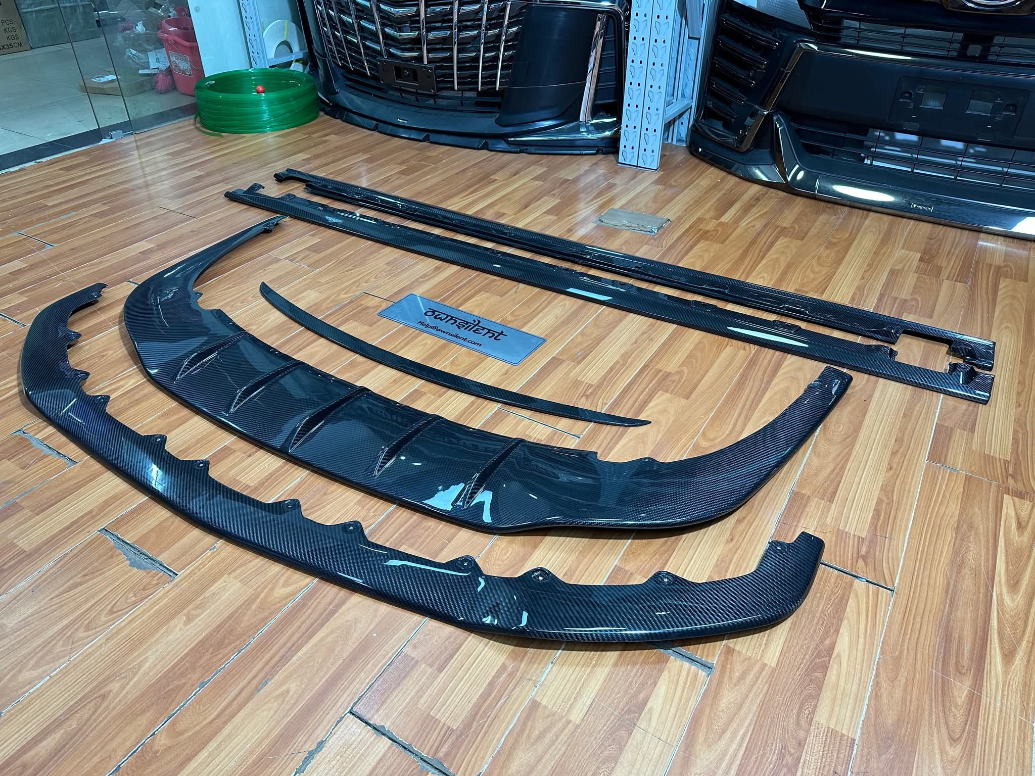 2022 Bentley Flying Spur W12 – Full Dry Carbon Fiber Body Kit 2022 Bentley Flying Spur W12 – Full Dry Carbon Fiber Body Kit