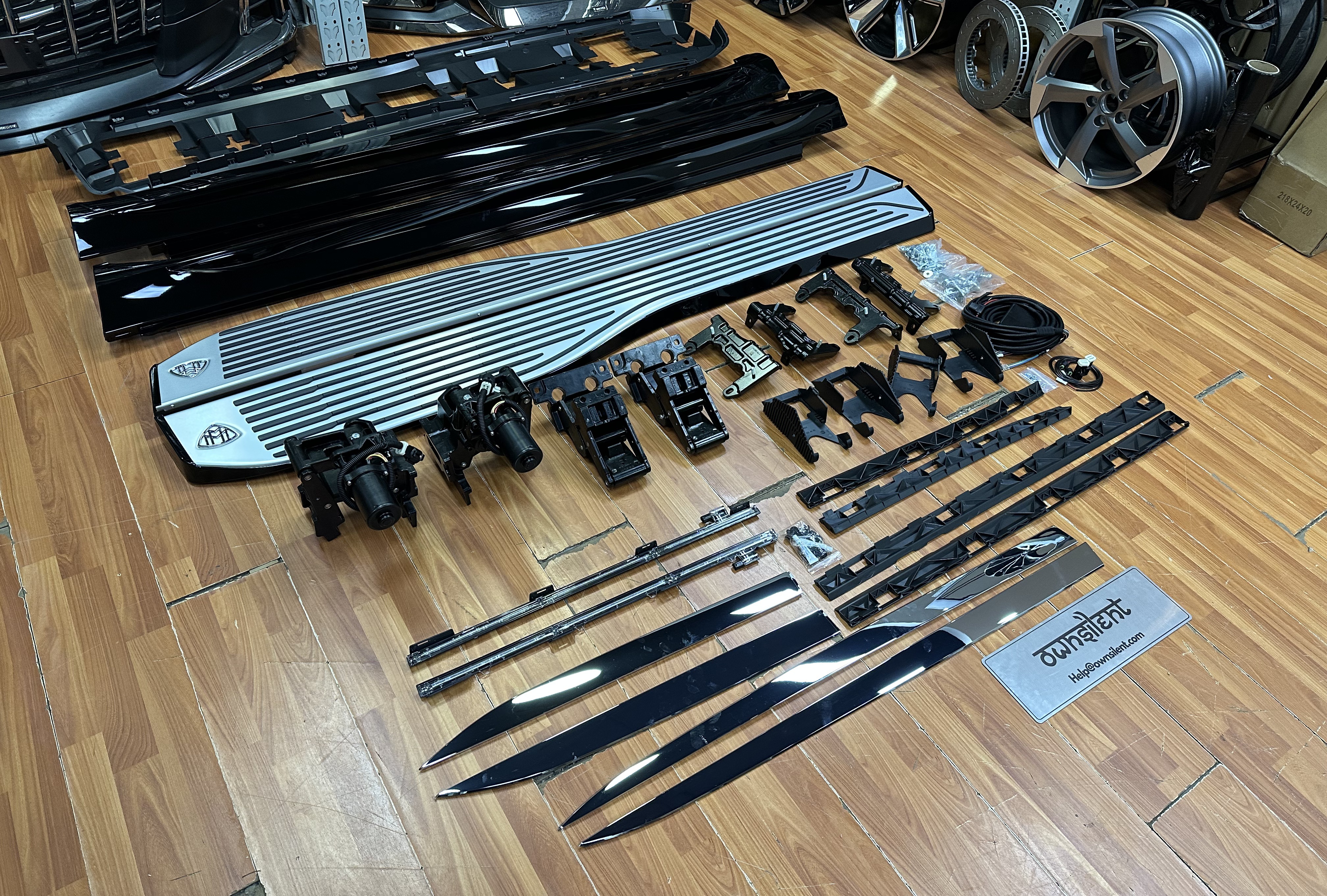 2020+ Mercedes-Benz GLS W167 Maybach 1:1 Retractable Electric Running Boards OEM 2020+ Mercedes-Benz GLS W167 Maybach 1:1 Retractable Electric Running Boards OEM
