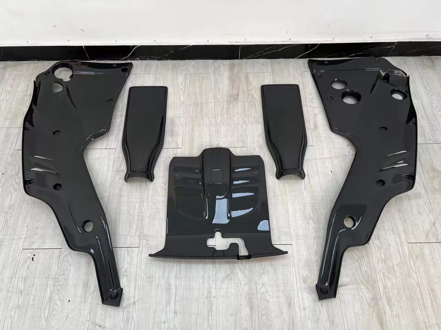Ferrari F12 Berlinetta Dry Carbon Engine Bay Cover Kit – Full Set | Lightweight & Premium Finish Ferrari F12 Berlinetta Dry Carbon Engine Bay Cover Kit – Full Set | Lightweight & Premium Finish