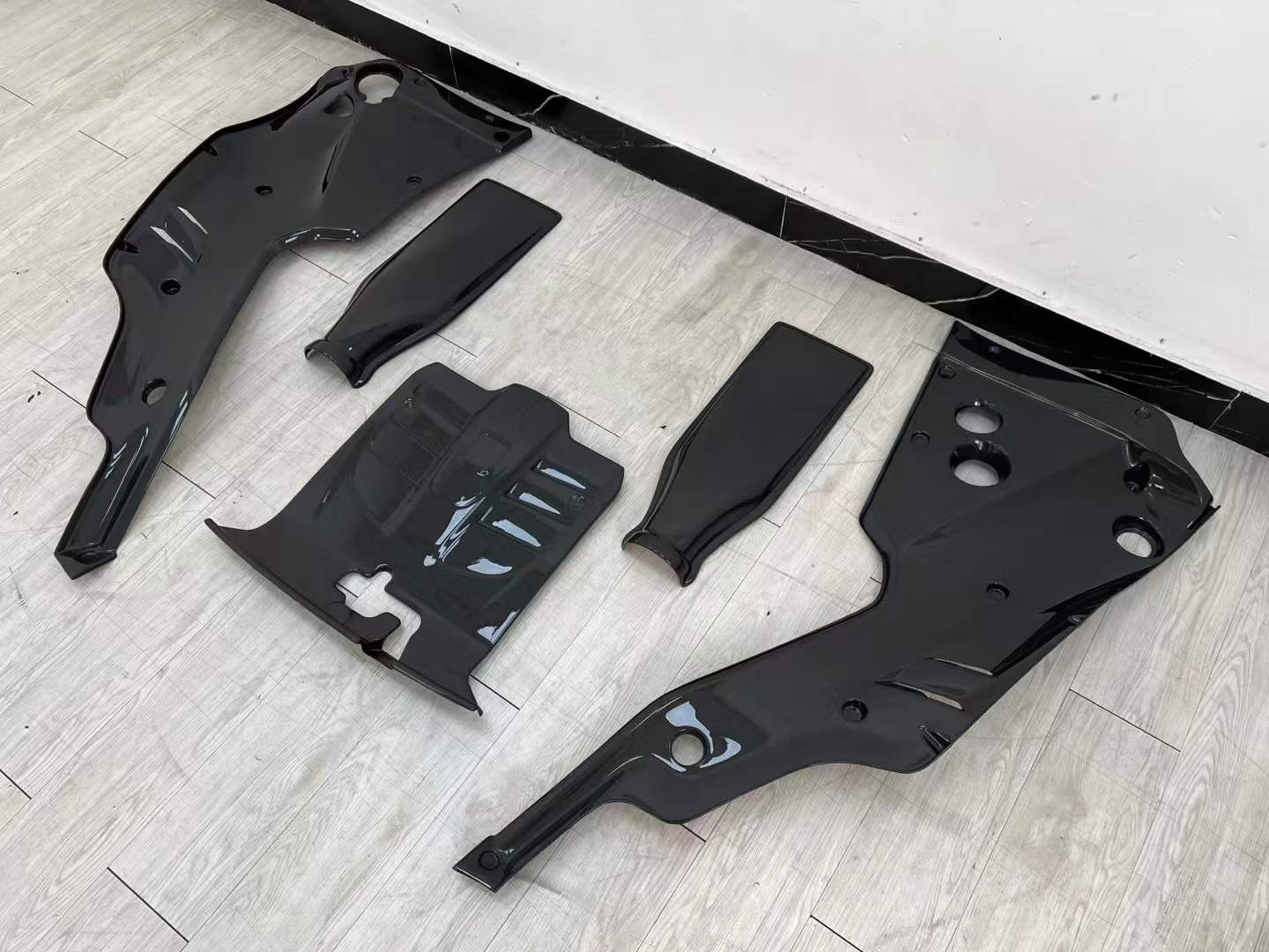 Ferrari F12 Berlinetta Dry Carbon Engine Bay Cover Kit – Full Set | Lightweight & Premium Finish Ferrari F12 Berlinetta Dry Carbon Engine Bay Cover Kit – Full Set | Lightweight & Premium Finish