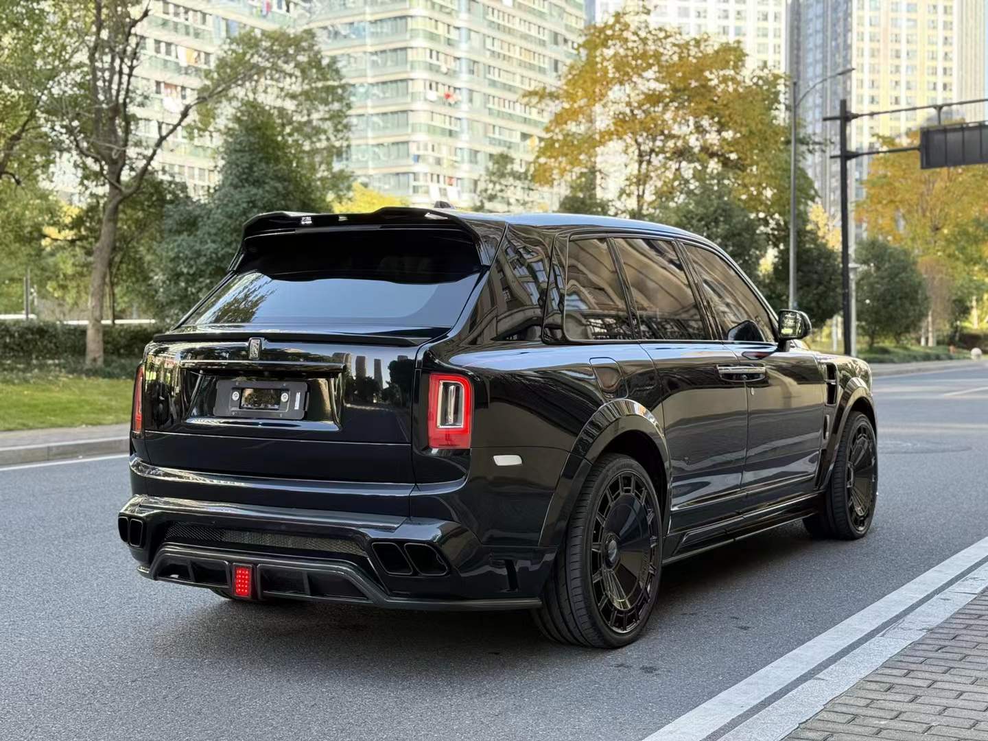 Rolls-Royce Cullinan Mansory V2.5 Exterior Upgrade Kit | Dry/Wet Carbon Fiber