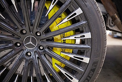 Mercedes-Benz G-Class Carbon-Ceramic Brake System Upgrade – Mercedes-Benz G-Class Carbon-Ceramic Brake System Upgrade –