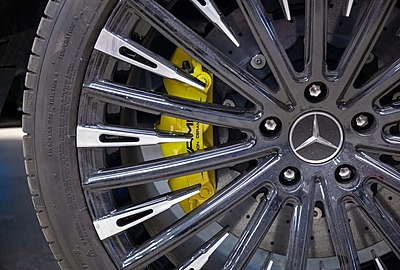 Mercedes-Benz G-Class Carbon-Ceramic Brake System Upgrade – Mercedes-Benz G-Class Carbon-Ceramic Brake System Upgrade –