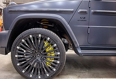 Mercedes-Benz G-Class Carbon-Ceramic Brake System Upgrade – Mercedes-Benz G-Class Carbon-Ceramic Brake System Upgrade –