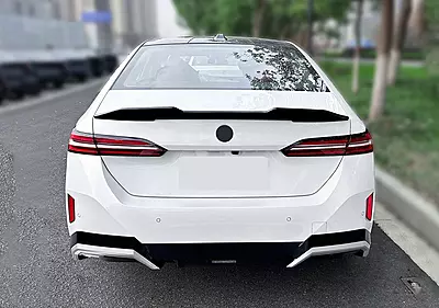 BMW G60 PSM Style Glossy Black Trunk Spoiler (2024+) BMW G60 PSM Style Glossy Black Trunk Spoiler (2024+)