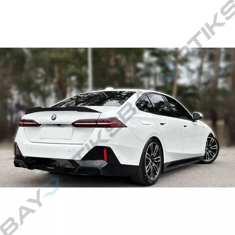 Gloss Black M Performance Style Rear Bumper Diffuser Kit – For 2024+ BMW G60 530i / i5 M Sport