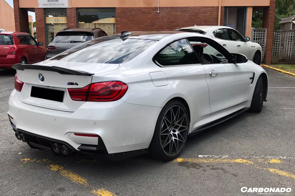 BMW M4 F82 VA Style Carbon Fiber Side Skirts (2014–2020) BMW M4 F82 VA Style Carbon Fiber Side Skirts (2014–2020)