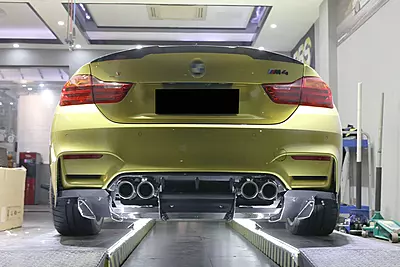BMW M3 F80 / M4 F82 VA Style Carbon Fiber Rear Diffuser & Lip Kit (2014–2020) BMW M3 F80 / M4 F82 VA Style Carbon Fiber Rear Diffuser & Lip Kit (2014–2020)