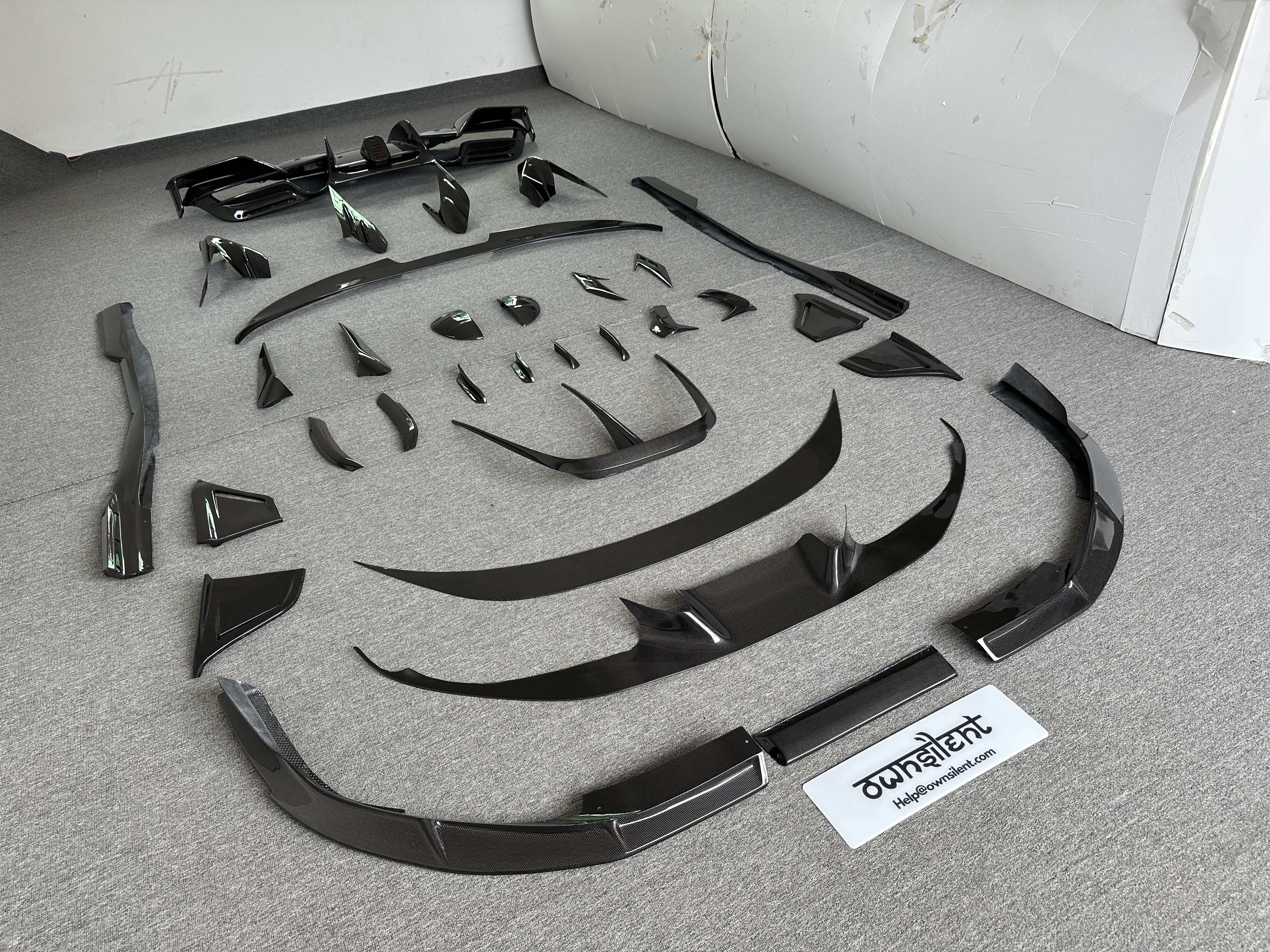 Mansory Carbon Fiber Body Kit for Ferrari F8 Mansory Carbon Fiber Body Kit for Ferrari F8